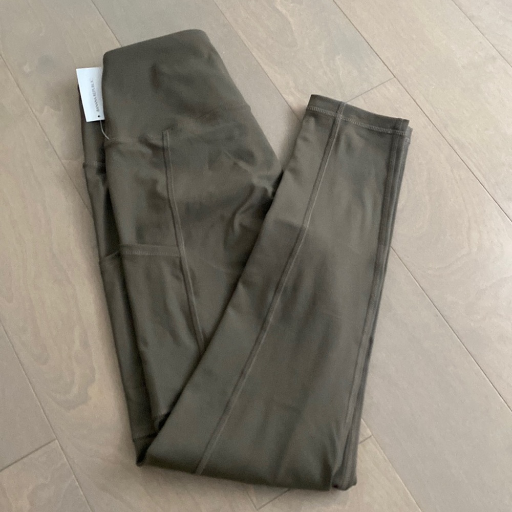 NWT BR Standard on the go legging size XS
